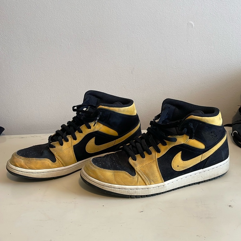 Nike Air Jordan 1 Mid "Reverse New Love" Black Yellow